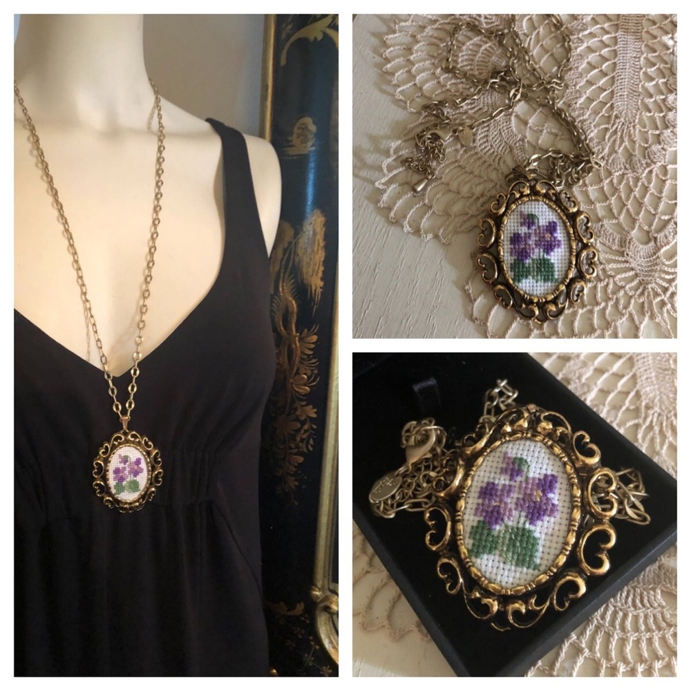 Vintage Petit Point Violets Pendant Necklace Pin - Picture 3 of 8